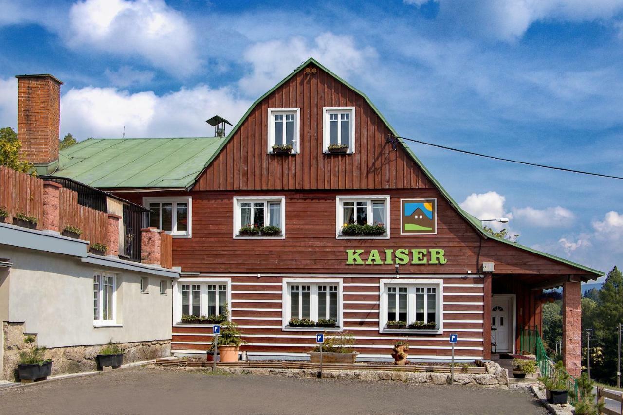 Rodinny Hotel Kaiser เดสนา ภายนอก รูปภาพ